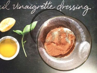 Šokoladinis dešrelė iš sausainių, kakavos ir vanilinio cukraus Žingsnis 1