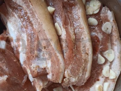 Karštai rūkyta kiaulienos krūtinėlė Žingsnis 2