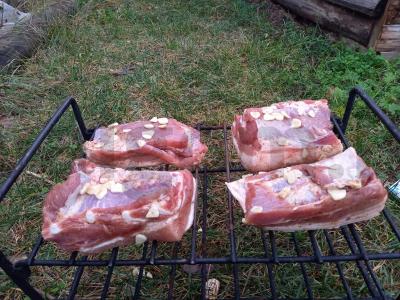 Karštai rūkyta kiaulienos krūtinėlė Žingsnis 3