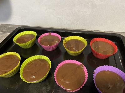 Šokoladiniai keksiukai su pieniniu šokoladu Žingsnis 8