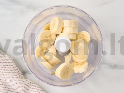 Pieninis kokteilis su ledais ir bananais Žingsnis 2
