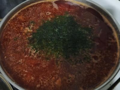 Borsčas su pupelėmis ir žolelėmis pagrindine nuotrauka