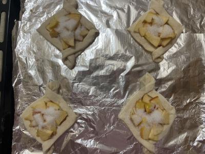 Sluoksniuotos valtelės su keptais obuolių skiltelėmis Žingsnis 13