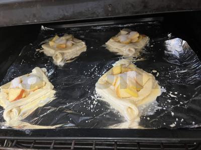 Sluoksniuotos valtelės su keptais obuolių skiltelėmis Žingsnis 16