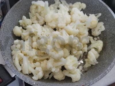 Žiedinė kopūstai kiaušiniuose ir sūryje Žingsnis 3