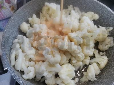 Žiedinė kopūstai kiaušiniuose ir sūryje Žingsnis 4