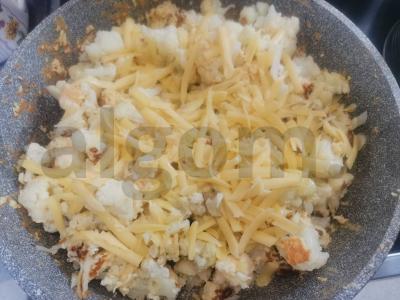 Žiedinė kopūstai kiaušiniuose ir sūryje Žingsnis 5