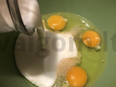 Sūrio blynai su žolelėmis Žingsnis 1