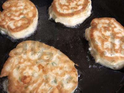 Sūrio blynai su žolelėmis Žingsnis 8