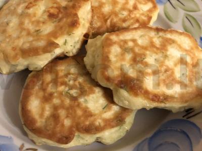 Sūrio blynai su žolelėmis pagrindine nuotrauka