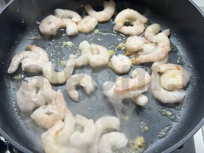 Makaronai su krevetėmis ir špinatais Žingsnis 1