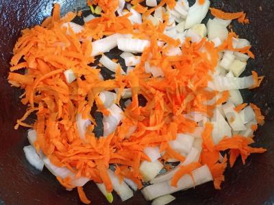 Kalakutienos filė su daržovėmis, grybais ir kuskuso garnyru Žingsnis 1