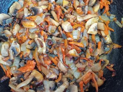 Kalakutienos filė su daržovėmis, grybais ir kuskuso garnyru Žingsnis 3