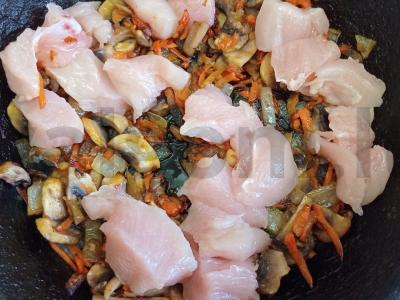 Kalakutienos filė su daržovėmis, grybais ir kuskuso garnyru Žingsnis 5