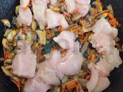 Kalakutienos filė su daržovėmis, grybais ir kuskuso garnyru Žingsnis 6