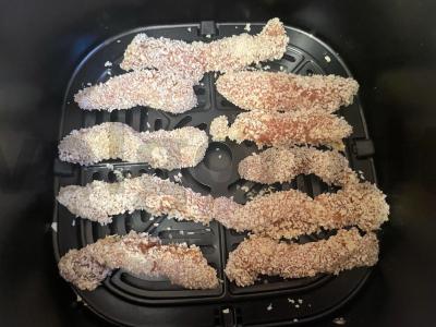 Kalakutienos stripsai su bulvytėmis fri oro grilyje Žingsnis 3