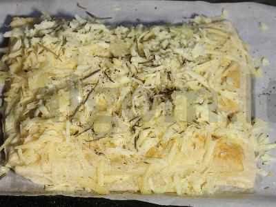 Fledbredas su keturiais sūriais ir prieskoniais Žingsnis 4