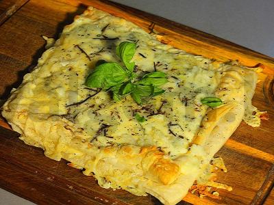 Fledbredas su keturiais sūriais ir prieskoniais pagrindine nuotrauka