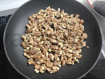 Beze su graikiniais riešutais ir vanilinu Žingsnis 1