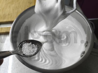 Beze su graikiniais riešutais ir vanilinu Žingsnis 4