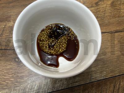 Kepta skumbrė su svogūnais garstyčių-majonezo marinate Žingsnis 7