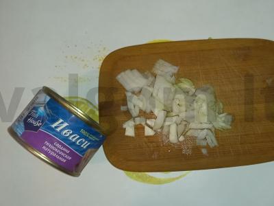 Konservuotų ivasi salotos „Greitai paruošiamos“ Žingsnis 1