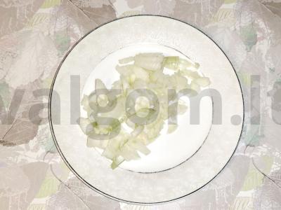 Salotas „Radin-morkin“ su karamelizuotais svogūnais Žingsnis 1