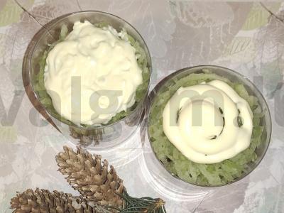 Salotas „Radin-morkin“ su karamelizuotais svogūnais pagrindine nuotrauka