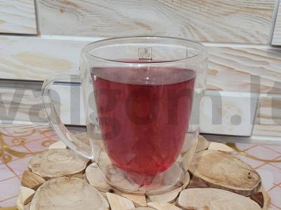 Kvapnus kompotas iš braškių, juodųjų serbentų ir raudonųjų serbentų pagrindine nuotrauka