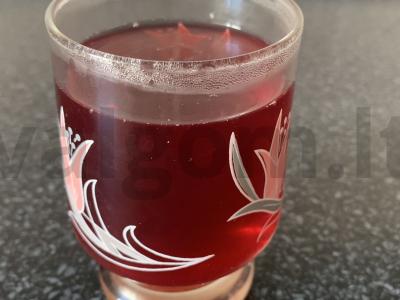 Karkadė arbata su medumi ir raudonaisiais serbentais Žingsnis 3