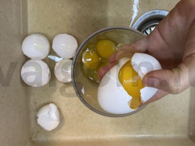 Omletas su dešrelėmis ir garstyčiomis Žingsnis 3