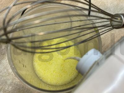 Omletas su dešrelėmis ir garstyčiomis Žingsnis 4