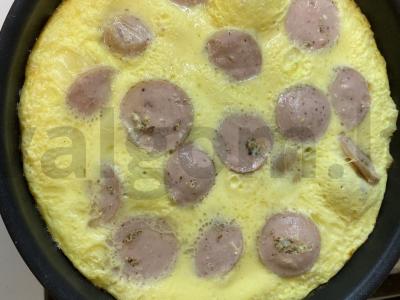 Omletas su dešrelėmis ir garstyčiomis Žingsnis 6