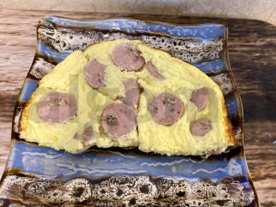 Omletas su dešrelėmis ir garstyčiomis pagrindine nuotrauka