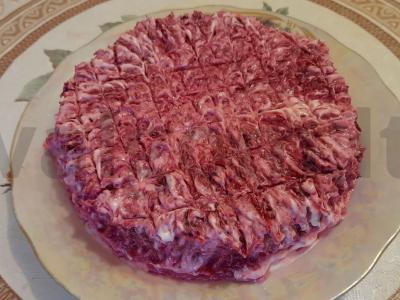 Silkė po kailiu su obuoliu pagrindine nuotrauka