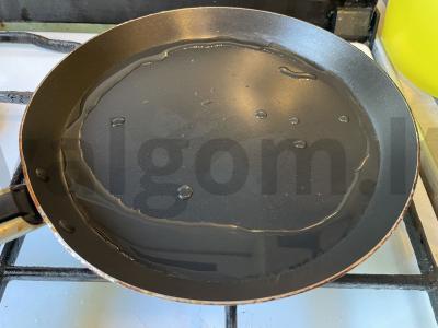 Kiaušinienė su daržovėmis ir sūriu Žingsnis 1