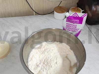 Blynų tortas su varškės kremu ir vyšniomis Žingsnis 1