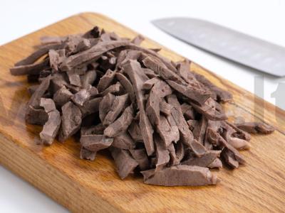 Kiaulienos širdies salotos su žirneliais Žingsnis 2