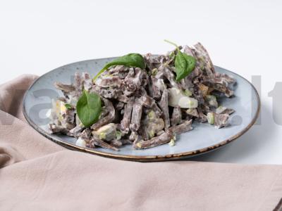 Kiaulienos širdies salotos su žirneliais pagrindine nuotrauka