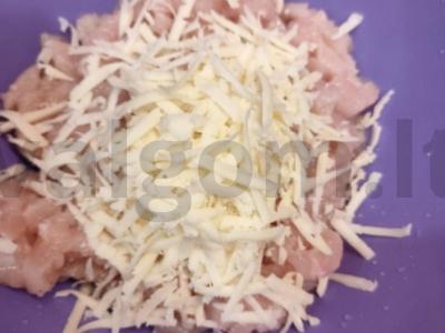 Smulkintos vištienos kotletai su sūriu Žingsnis 4