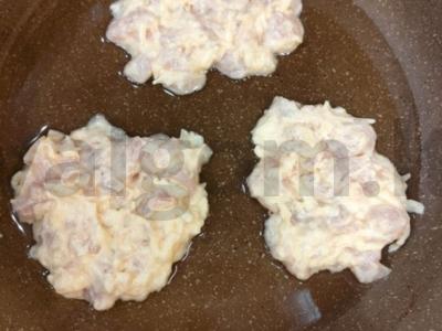 Smulkintos vištienos kotletai su sūriu Žingsnis 8