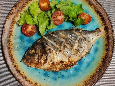 Dorada, kepta grietinėlėje pagrindine nuotrauka