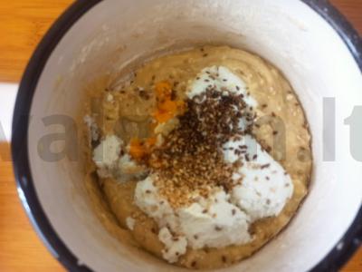 Varškės apkepas su sezamo sėklomis ir mango gabaliukais Žingsnis 6