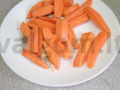 Anties šlaunelė, kepta su morkomis ir itališkais prieskoniais Žingsnis 3