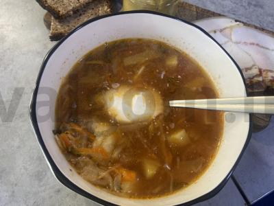 Rūgščių kopūstų sriuba su pomidorų pasta pagrindine nuotrauka