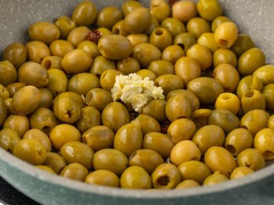 Prieskoniuoti alyvuogės prieskoniuose Žingsnis 3