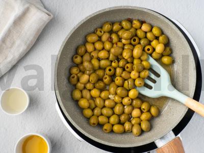 Prieskoniuoti alyvuogės prieskoniuose Žingsnis 4