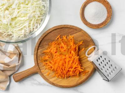 Rūgštaus kopūsto su morkomis ir obuoliais Žingsnis 1