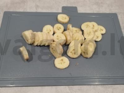 Bezlaktazinis bananų kokteilis Žingsnis 1