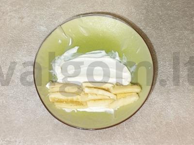 Saldūs ritinėliai su bananais Žingsnis 5